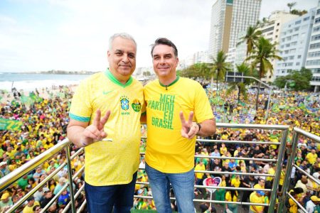 Flávio cancela motociata na cidade onde Bolsonaro sofreu atentado em 2018