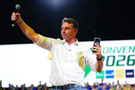 Flávio diz ter apoio das principais lideranças da direita após partidos anunciarem neutralidade