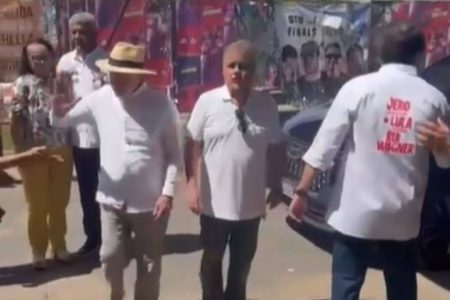 Geddel mostra prestígio ao chegar com Lula na convenção em Salvador