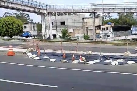 Obra sem fim? ‘Buraco de Jero’ na BR-324 volta a ser interditado após cratera ceder