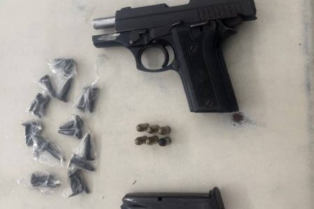 Homem é detido com arma de fogo e cocaína durante operação em Candeias