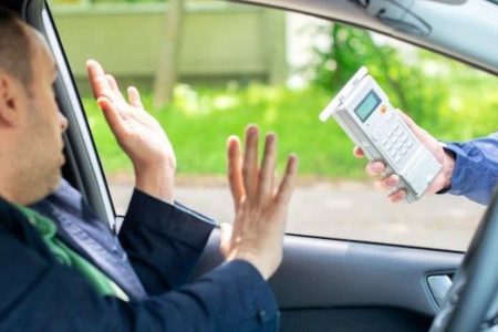 Contran atualiza regras da Lei Seca e permite novo teste do bafômetro em casos específicos