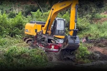 Carro levado por enchente é encontrado quase cinco anos depois na Bahia