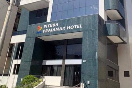Incêndio atinge hotel na Pituba durante a noite e preocupa moradores da região