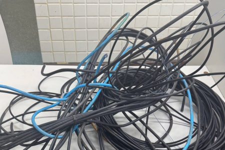 Homem é preso após furtar fios elétricos na Avenida Vasco da Gama