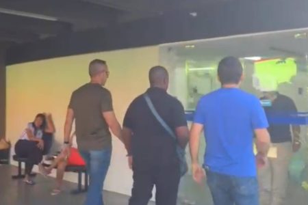 Ex-policial condenado por homicídio é preso em shopping de Guarajuba