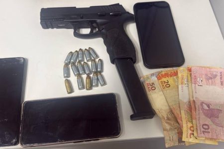 Homem é preso com pistola e adolescente é apreendido com simulacro durante operação em Cajazeiras 11
