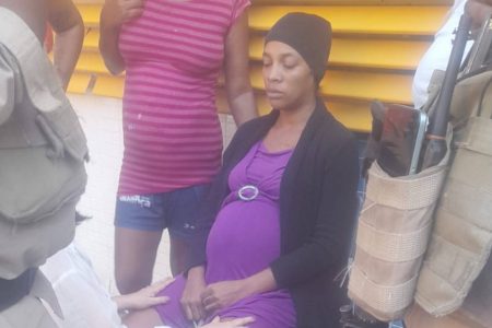Mulher do chefe do CV é presa dentro de escola municipal no Nordeste de Amaralina