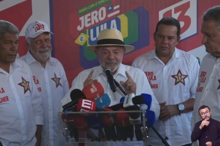 Em coletiva na Bahia, Lula só fala de si e escanteia Jerônimo