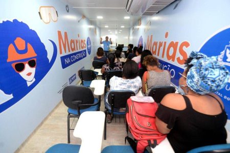 Prefeitura de Salvador abre 950 vagas gratuitas para o programa Marias na Construção