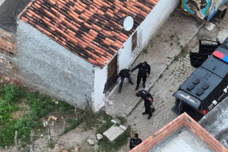 Homens são presos por divulgar falso “toque de recolher” na Bahia