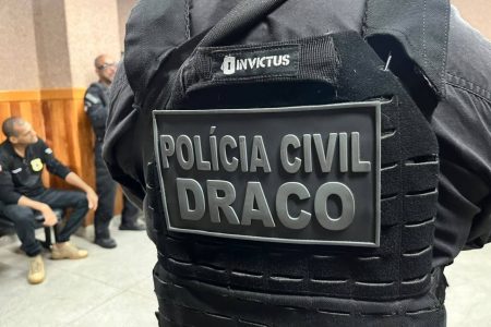 Operação bloqueia R$ 38 milhões de grupo suspeito de comércio ilegal de armas na Bahia