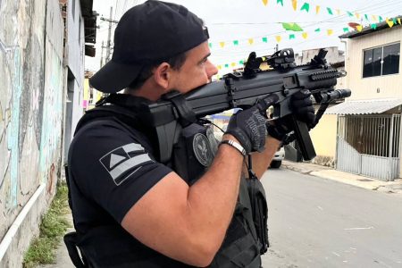 Grupo que vendia drogas e armas por delivery é alvo de operação na Bahia