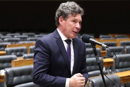 Reginaldo Lopes vai presidir comissão da MP que extingue taxa das blusinhas