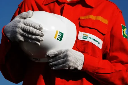 Transpetro prorroga inscrições de concurso com  salários de até R$ 15 mil