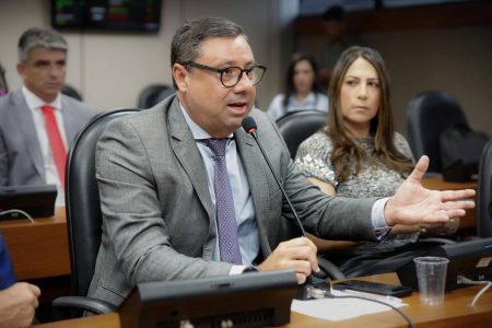 Penalva critica mudança de discurso de Jerônimo sobre regulação na saúde