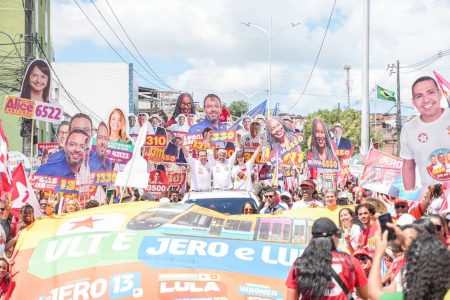 Caminhada de Jerônimo reúne apoiadores no Subúrbio de Salvador