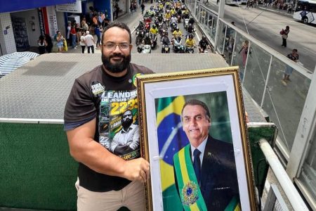TRE-BA arquiva provisoriamente denúncia contra Leandro de Jesus por uso de imagem de Bolsonaro
