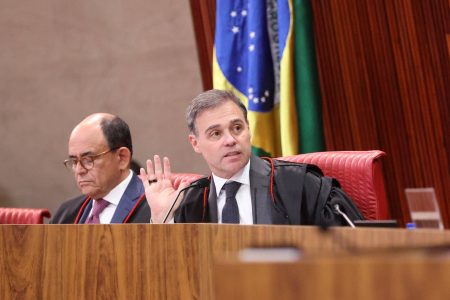 Mendonça diz que eleições não dependem apenas do TSE e destaca influência de igrejas