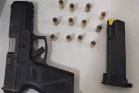 Estudante encontra pistola carregada em lixeira de banheiro de faculdade na Bahia