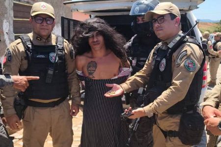 Homem preso vestido de mulher é suspeito de participar de 16 homicídios em três meses na Paraíba