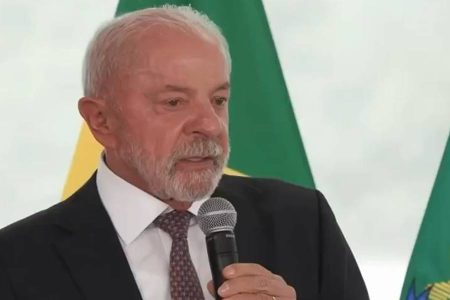 Lula critica estrutura da Igreja Católica por celibato e falta de mulheres no clero: “Vai passar dificuldade”