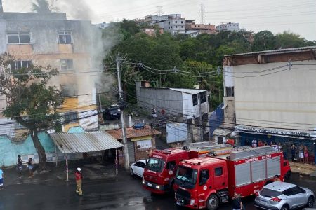 Incêndio atinge apartamento e assusta moradores no bairro de Vale dos Lagos, em Salvador