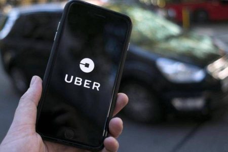 Uber é condenada a pagar cerca de R$ 200 milhões à família de jovem que morreu atropelada nos EUA
