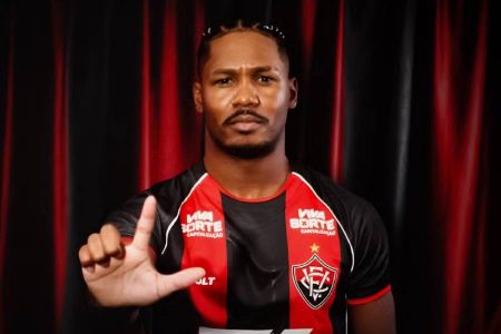 Fabiano Souza sofre lesão no joelho e pode ficar fora do Vitória pelo restante da temporada