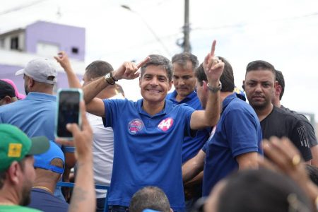 ACM Neto sobe 9 pontos na espontânea e avança mais que o dobro de Jerônimo, aponta Quaest
