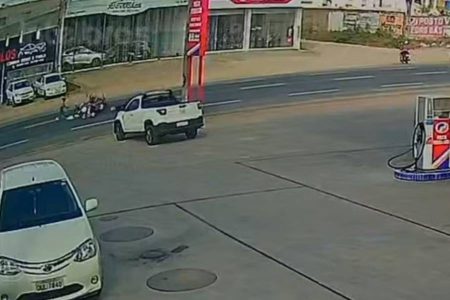 Batida entre duas motos deixa quatro feridos na BA-120, na Bahia