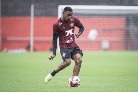 Vitória se reapresenta com três jogadores ainda no departamento médico