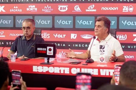 Fábio Mota banca Jair Ventura no Vitória e nega crise após eliminação: “Não tem laranja podre”