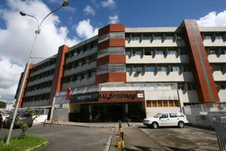Vazamento de produto corrosivo deixa mãe e criança de 4 anos feridas em Salvador