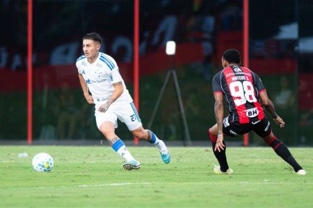 Vitória deixa escapar 12 pontos em jogos que começou vencendo
