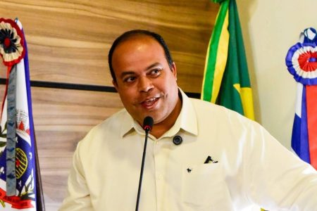 TRE-BA mantém absolvição de prefeito de Santo Amaro acusado de comprar votos