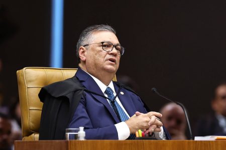 Dino pede vista e interrompe julgamento do STF sobre Moraes e Vorcaro