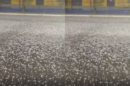 Chuva de granizo assusta moradores e causa estragos em Vitória da Conquista