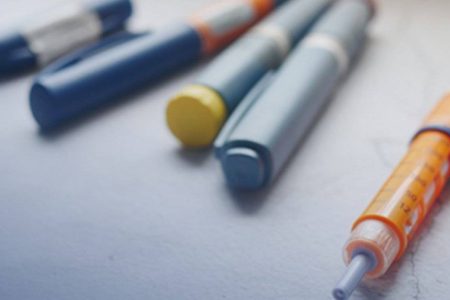 Anvisa investiga 13 casos de doença ocular rara em pacientes que usam canetas emagrecedoras