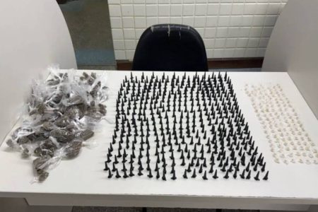 Três homens são presos com mais de 690 porções de drogas durante ação da PM em Salvador