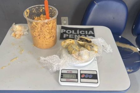Visitante é detida com cocaína e maconha escondidas em recipiente de estrogonofe em Feira de Santana