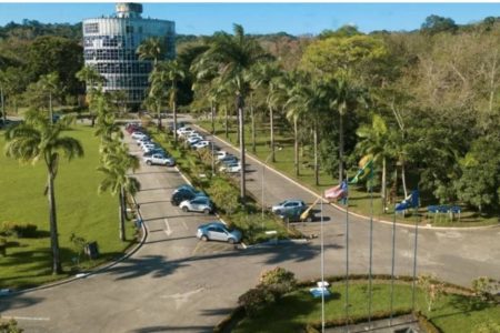 Quebra de termômetro com mercúrio durante aula leva três estudantes da Uesc ao hospital