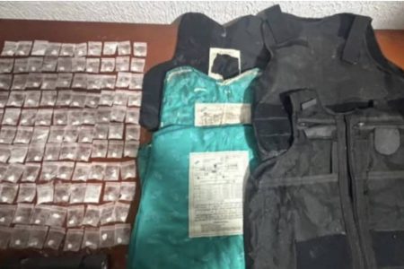 PM apreende drogas e coletes balísticos durante operação em Rio Real