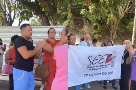 Funcionários do HGE protestam após atraso no pagamento de salários: “Estado é conivente”