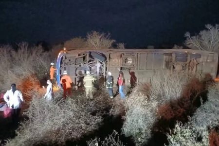 Ônibus tomba na Chapada Diamantina deixando sete mortos e 13 feridos