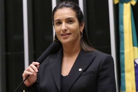 Roberta Roma é internada após sentir dor no peito durante agenda em Cruz das Almas