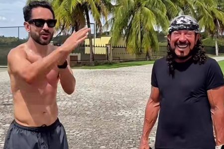 Everton Ribeiro treina com Bell Marques e se surpreende com velocidade do cantor: “Uma flecha!”