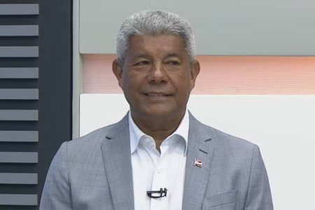 Jerônimo evita nova promessa de zerar fila da regulação e foge de compromisso contra violência