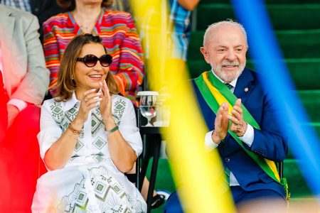 Mendonça determina retirada de montagem com Lula e Janja sob mira de arma