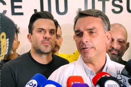 Pablo Marçal anuncia apoio a Flávio Bolsonaro para a Presidência